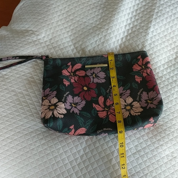 STEVE MADDEN CLUTCH! - Picture 7 of 12